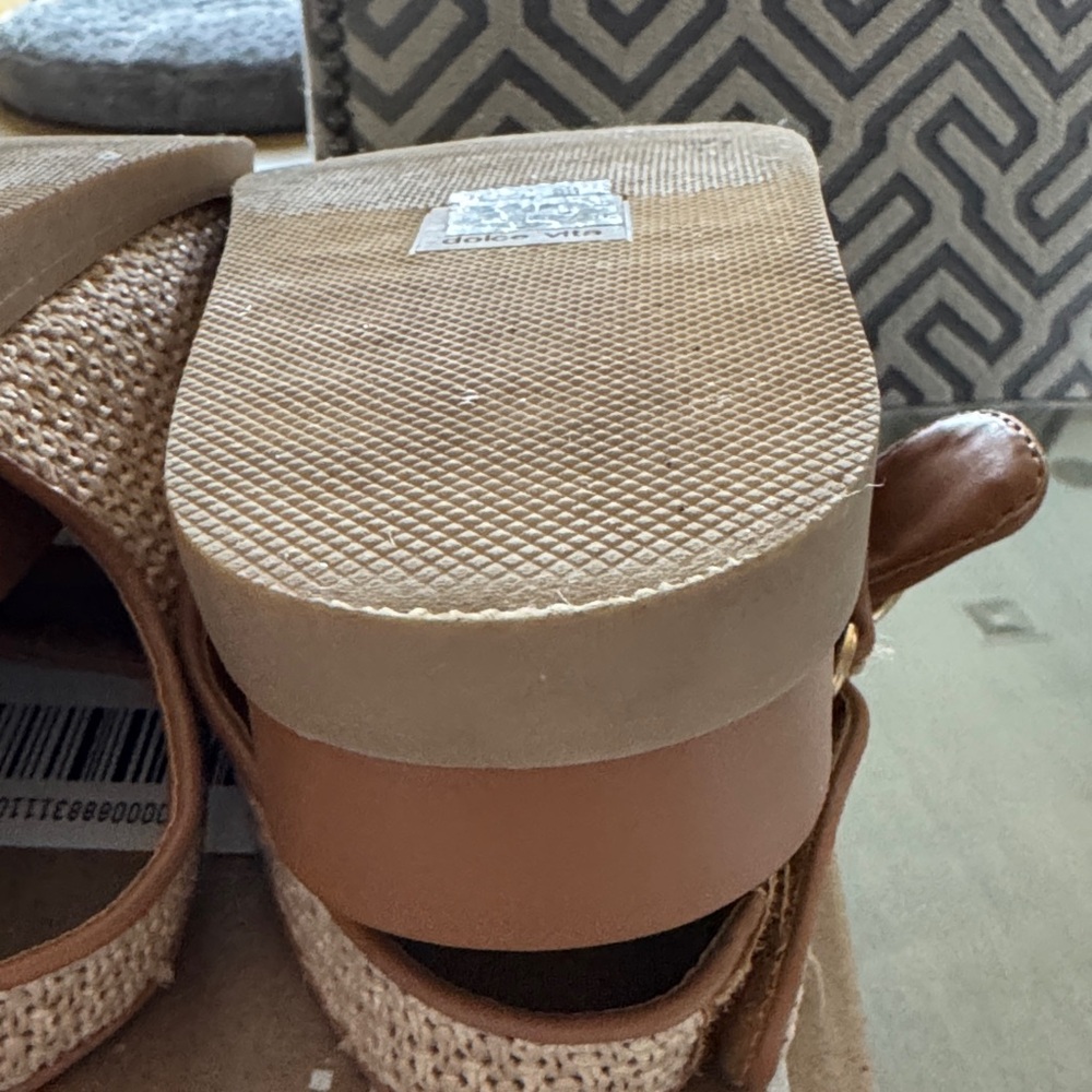 Dolce Vita Natural Tan Woven Buckle Platform Sandals - Picture 12 of 13
